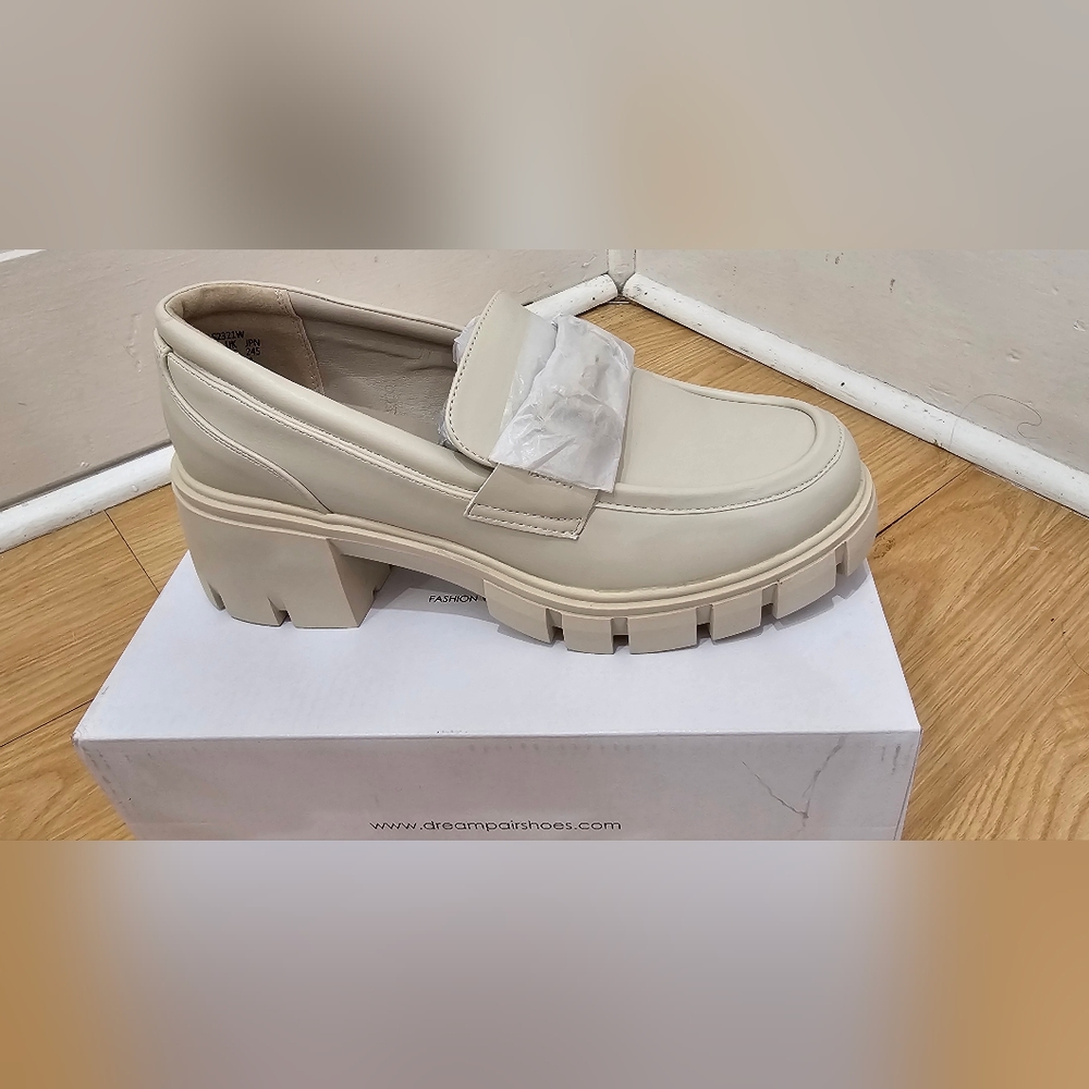 Dream Pairs Beige Loafers Shoes - Size 7.5/8 - Picture 3 of 9